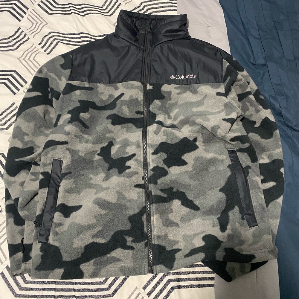 Columbia Men's Crewneck Sweater - Black and Gray Camo